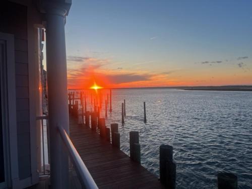 Billede fra billedgalleriet på Sunset Bay Villa 119 - Waterfront & shared pool! i Chincoteague