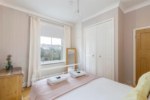 Cambridge Grove- Cosy two bed Mews - with parking photo 18