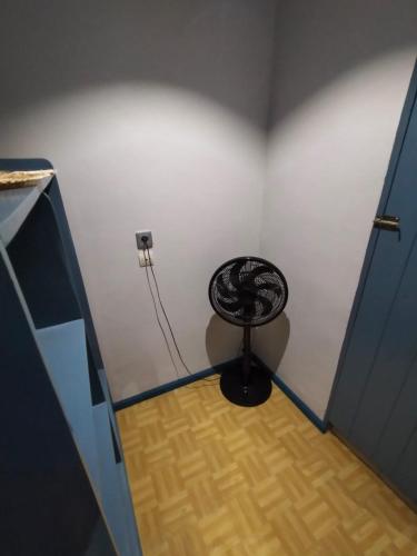 a room with a bike tire in the corner of a room at Résidence Karamel Yaoundé Anguissa in Yaoundé