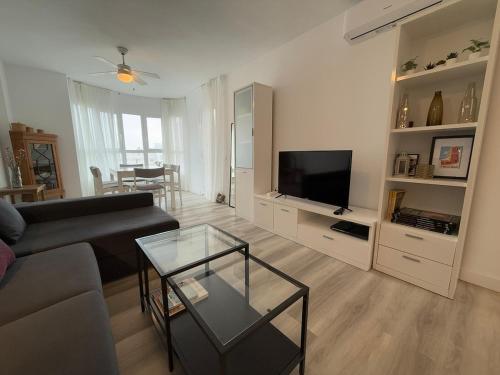 Stylish & sunny beach apartment with pool