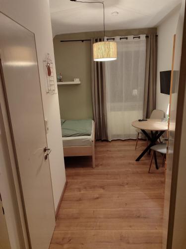 Ένα ή περισσότερα κρεβάτια σε δωμάτιο στο Zimmer in Stadtnähe