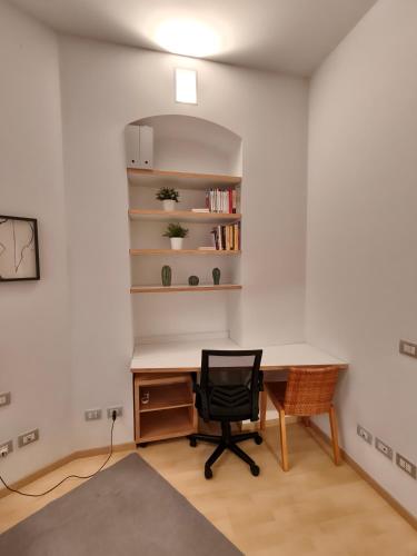 Milano Center Apartment in Shopping and living Area with AC, Wifi, steps from M1 and Airport and Fiera Milano link