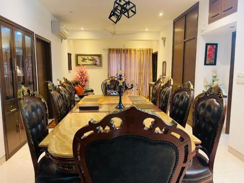 Dhaka Bashundhara Apartment - Luxury Full Furnished APT in Bashundhara