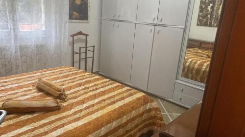 a bedroom with a bed and a dresser and a mirror at Profumo di mare in Tirrenia