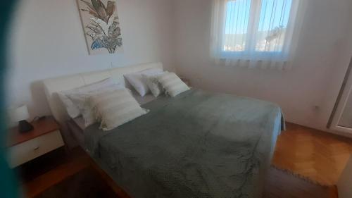 En eller flere senge i et værelse på Apartman Panorama A15