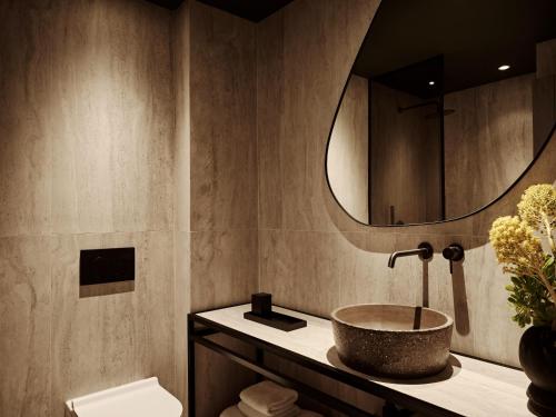 Ένα μπάνιο στο NAUMA PAROS Design Boutique Hotel