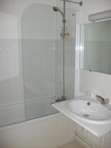 Koupelna v ubytování Cit'Hôtel- Hôtel d'Occitanie