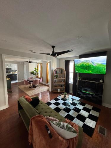 Μια τηλεόραση ή/και κέντρο ψυχαγωγίας στο Collingdale Home - Near Philly!
