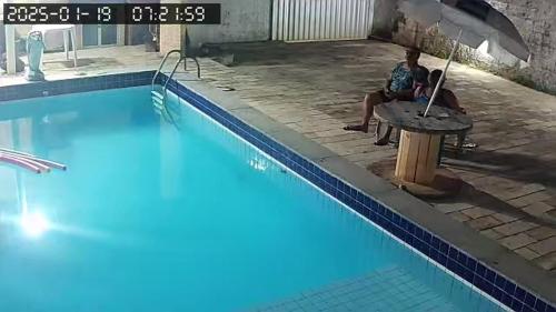 Kolam renang di atau dekat dengan Oriente