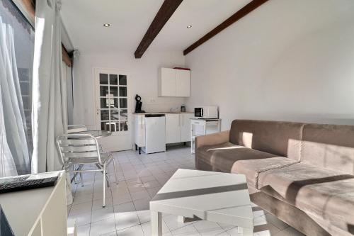 a living room with a couch and a table at Studio à Allauch in Allauch