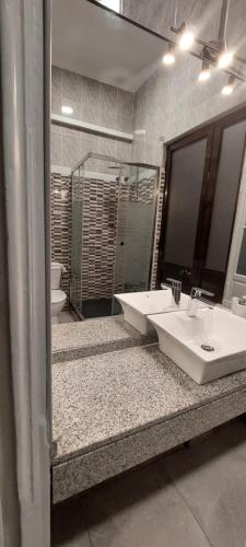 a bathroom with two sinks and a large mirror at Residencial Sol da Nave in Porto