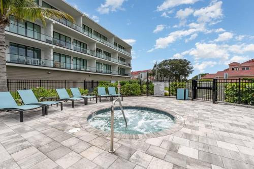Endless Summer, 6 Bedrooms with Private Pool and Beachの敷地内または近くにあるプール