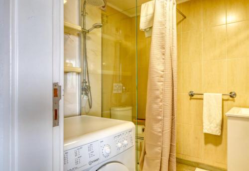 Phòng tắm tại Lido Sunset, a Home in Madeira