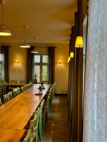 a long table and chairs in a room at Folwark Wierzchy in Wierzchy