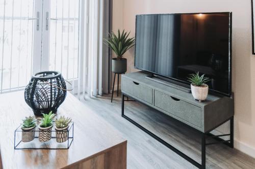 2 Bed 2 Bath Apartment Close to City Ctre Sleeps 5 -Free Parking photo 35