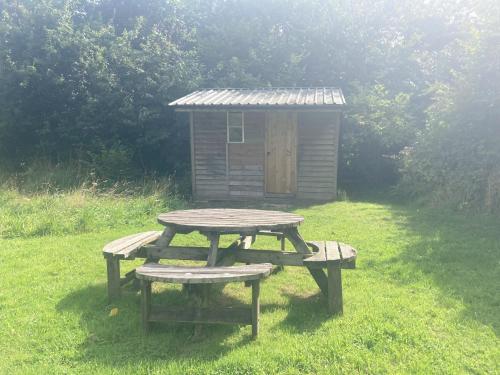 Taman di luar Lower Marsh Farm Glamping