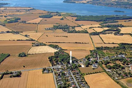 an aerial view of a village with fields and the ocean at Villa Ferie og Overnatning in Svendborg