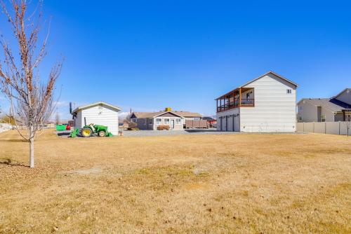 a large yard with houses and a tree at 2 Mi to Dinosaur Journey Museum Mtn-View Haven! in Fruita