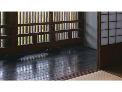 a room with two cats sitting in front of a window at Ryokan Akebono - Vacation STAY 20554v in Saga
