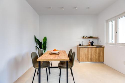 Silver Apartment Fos