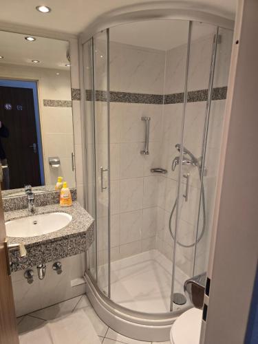 a bathroom with a shower and a sink at Hotel Alt Nürnberg in MHG