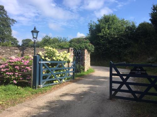 Taman di luar Lower Marsh Farm Glamping