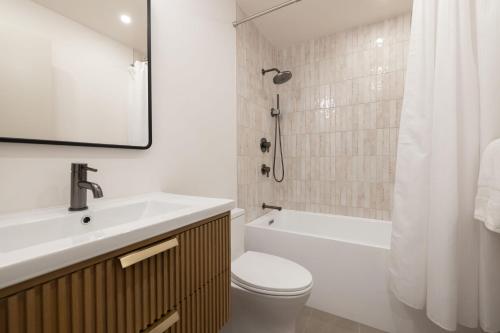 a bathroom with a sink and a toilet and a tub at 2 BR 3BA Condo - AC, Heated Pool, Walk to Town in Aspen