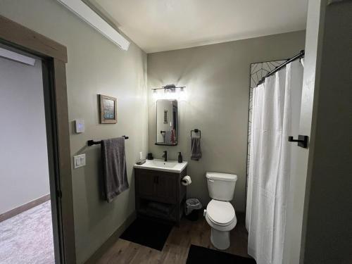 Ένα μπάνιο στο TandAA Cabin- cozy up in the Aspens on the Fairway