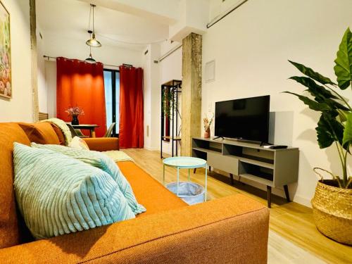 ORI A Cool & wide apartment next to historic center