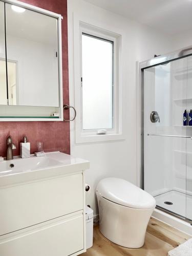a bathroom with a white sink and a shower at Old Sunny Hills in Fullerton in Fullerton