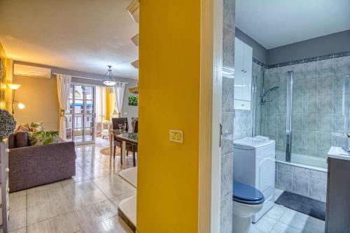 a bathroom with a toilet and a walk in shower at Apartamento Paraíso Playa in Los Llanos de Aridane