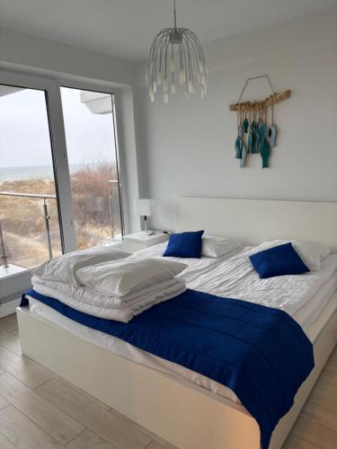 Ένα ή περισσότερα κρεβάτια σε δωμάτιο στο Apartamenty Amon Darłówek Emilia Strupiechowska