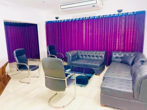 Гостиная зона в Luxury Apartment in Gulshan 2 Next to 5 Star Renaissance Hotel
