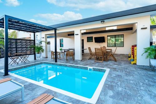 El Poblado Pool Paradise at Boquerón