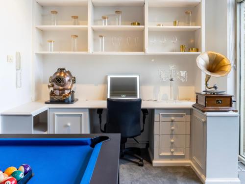 an office with a desk with a computer and a chair at King Bed Harbour View - Captain's Retreat in Sydney