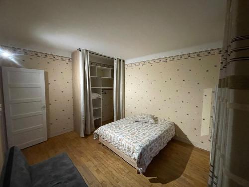 Postel nebo postele na pokoji v ubytování Logement 1 à 5 personnes
