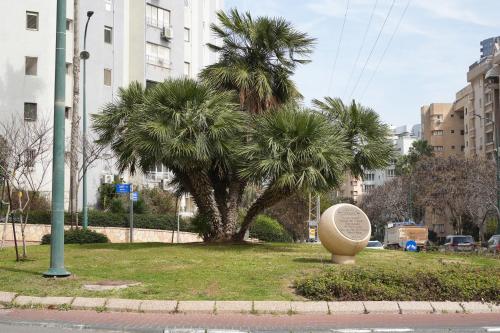 Κήπος έξω από το MYS Luxury Apartment