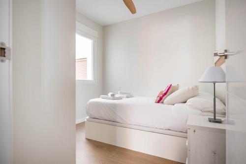 Bright Apartment Near Seville's Historic Center