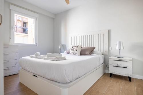 Bright Apartment Near Seville's Historic Center