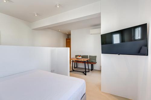 Silver Apartment Aeras