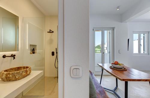 Silver Apartment Aeras