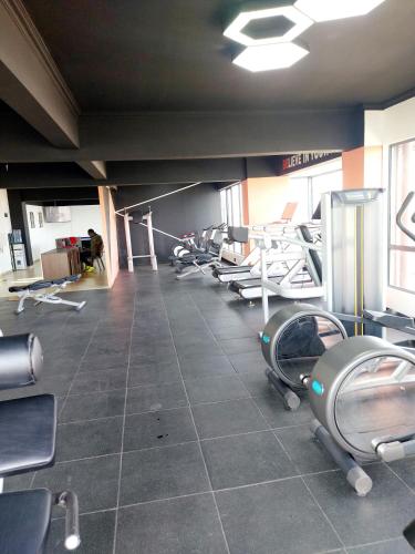 Fitness centrum a/nebo fitness zařízení v ubytování Westlands Oasis, Luxury Pool, Gym & Gaming Fun