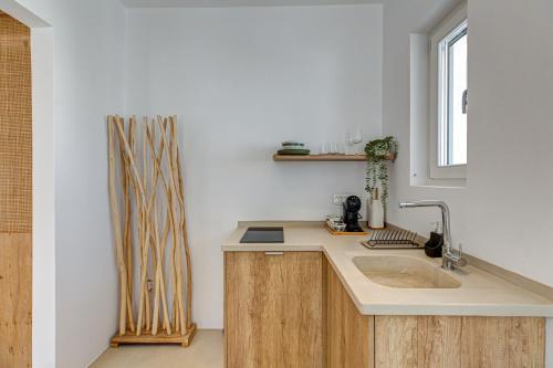 Silver Apartment Thea