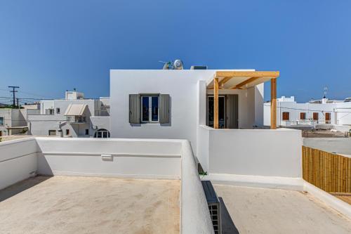 Silver Apartment Thea