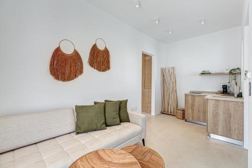 Silver Apartment Thea