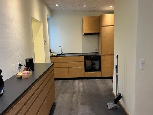 Η κουζίνα ή μικρή κουζίνα στο Newly renovated and Centrally located Townhome