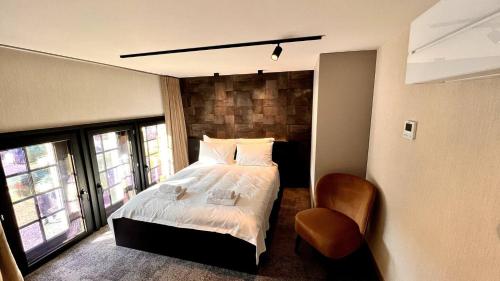 a bedroom with a bed and a chair at Casa Española in Ath