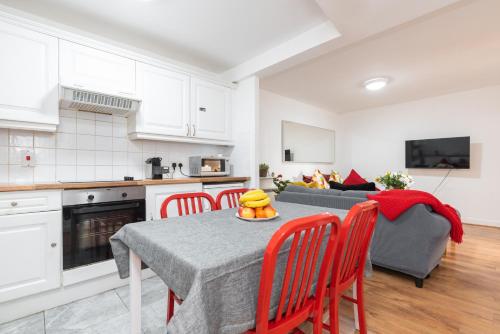 a kitchen and living room with a table and chairs at Spacious 3-Bed Apt in Dublin Center in Dublin