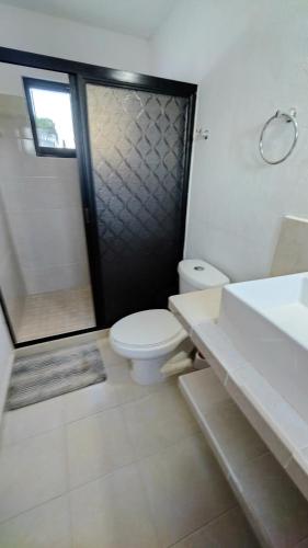 Ein Badezimmer in der Unterkunft Habitacion Codice Maya 1