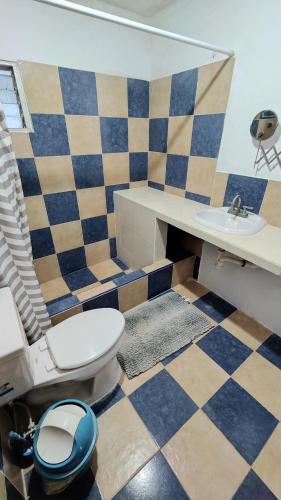 a bathroom with a toilet and a sink at Habitacion Codice Maya 2 in Maní